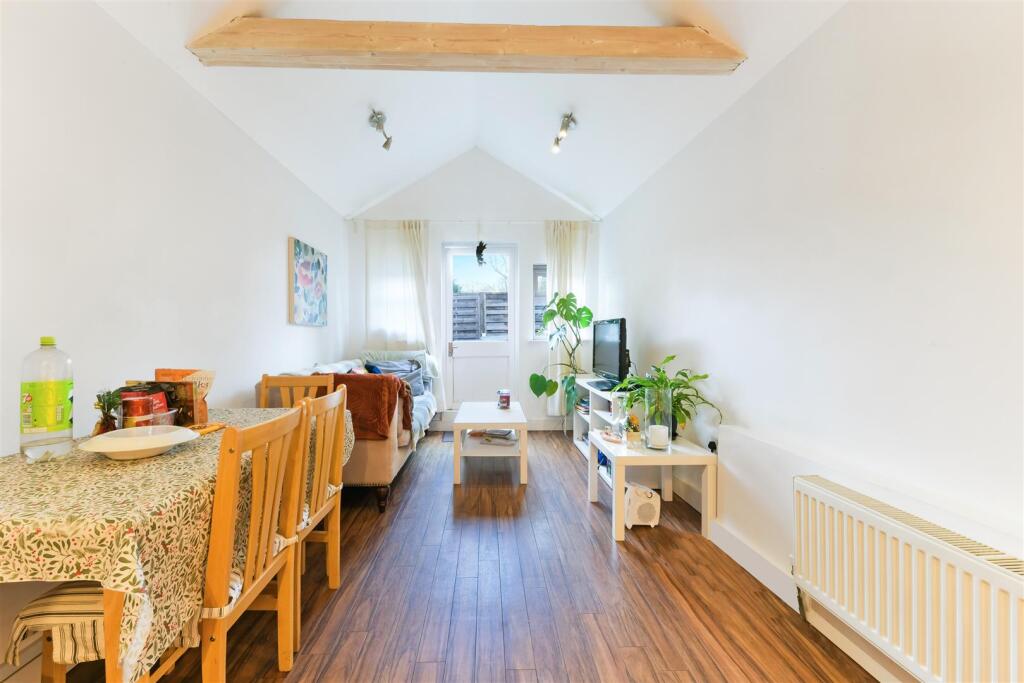 HIGH STREET, 7A, KITCHEN AND COMMUNALS- (3).jpg