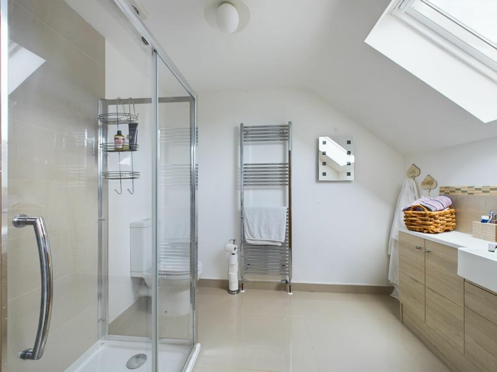 En Suite Shower Room (Bedroom 1)