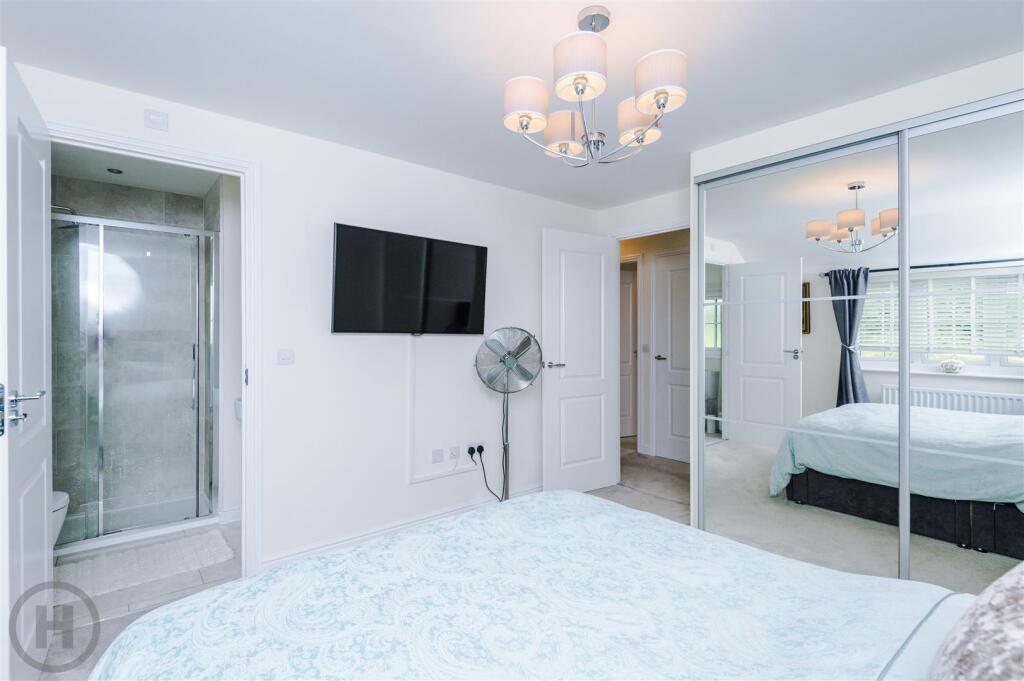 Master Bedroom (3).jpg