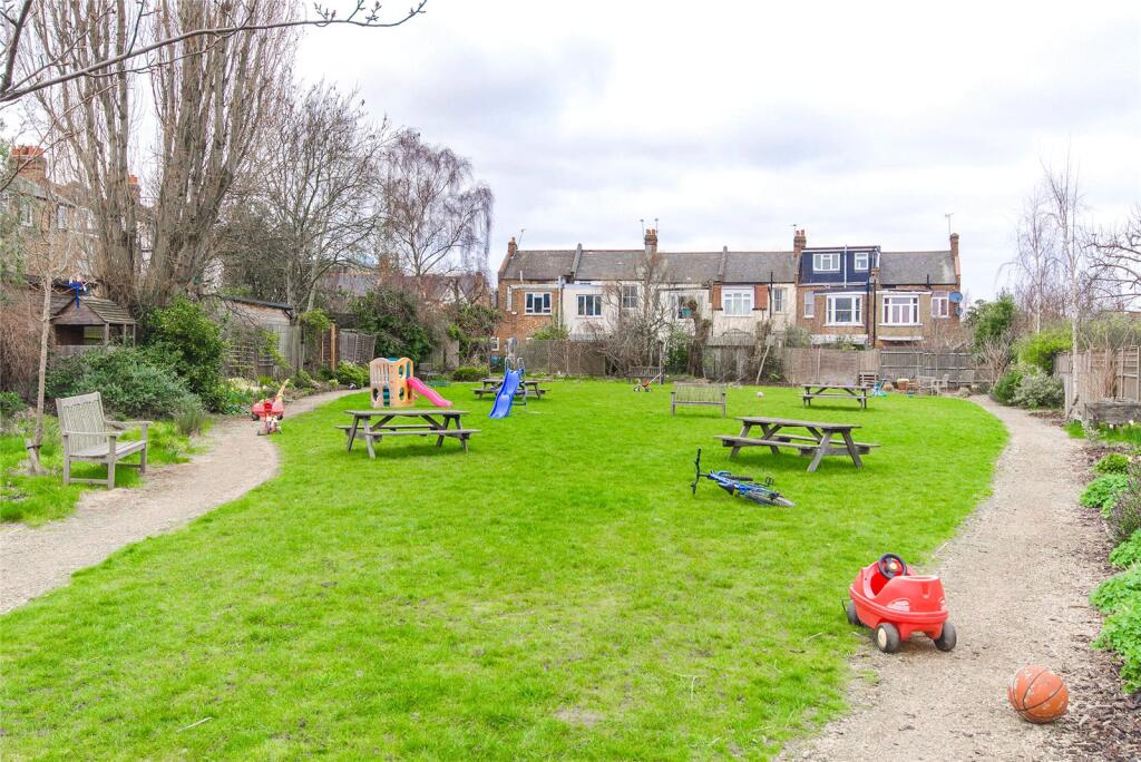 Communal Park G