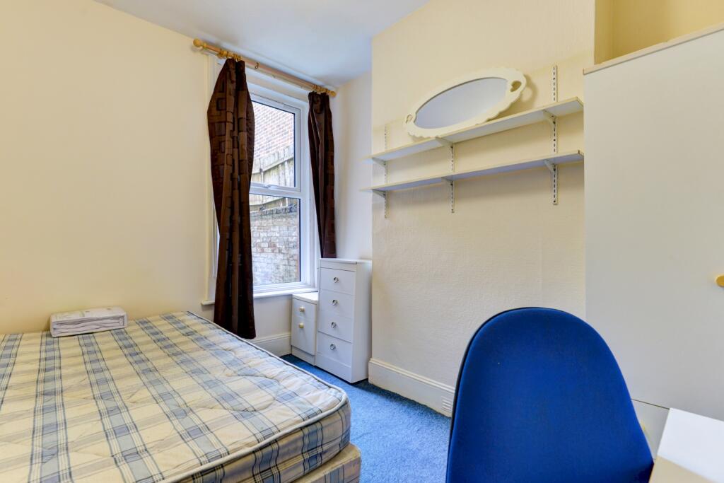 73 Hythe Road Bedroom 2