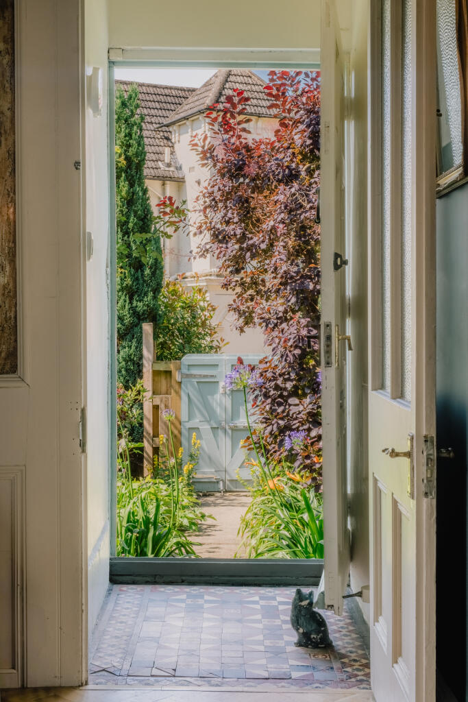 CROFT-ELPHINSTONE-HASTINGS-INTERIOR-HR-8