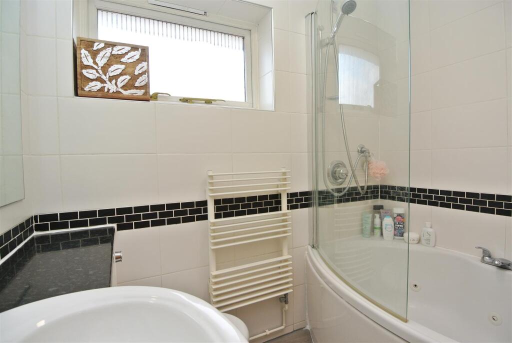 LHR Bathroom2.jpg