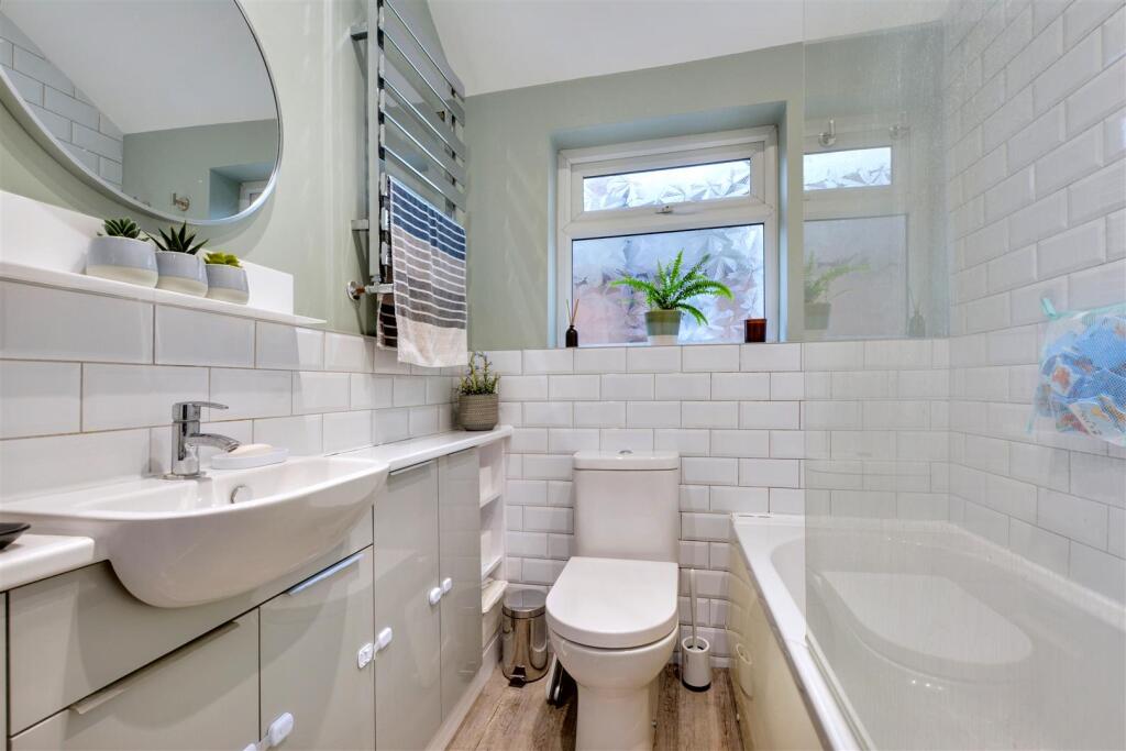 Bathroom_2.jpeg