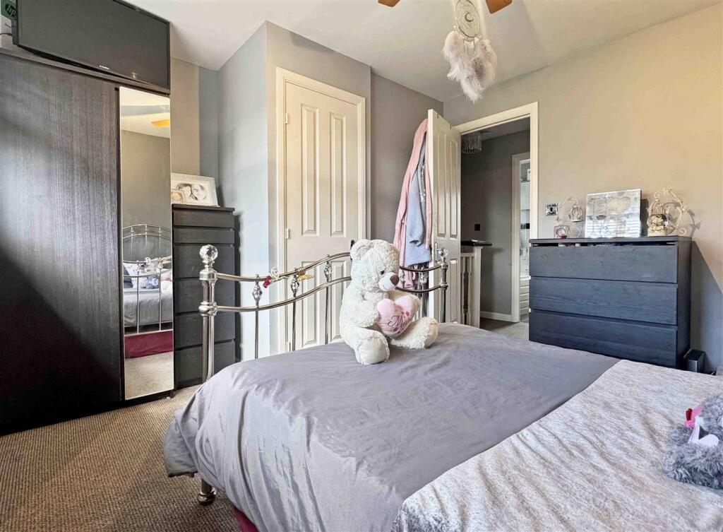 Bedroom 1c.jpg