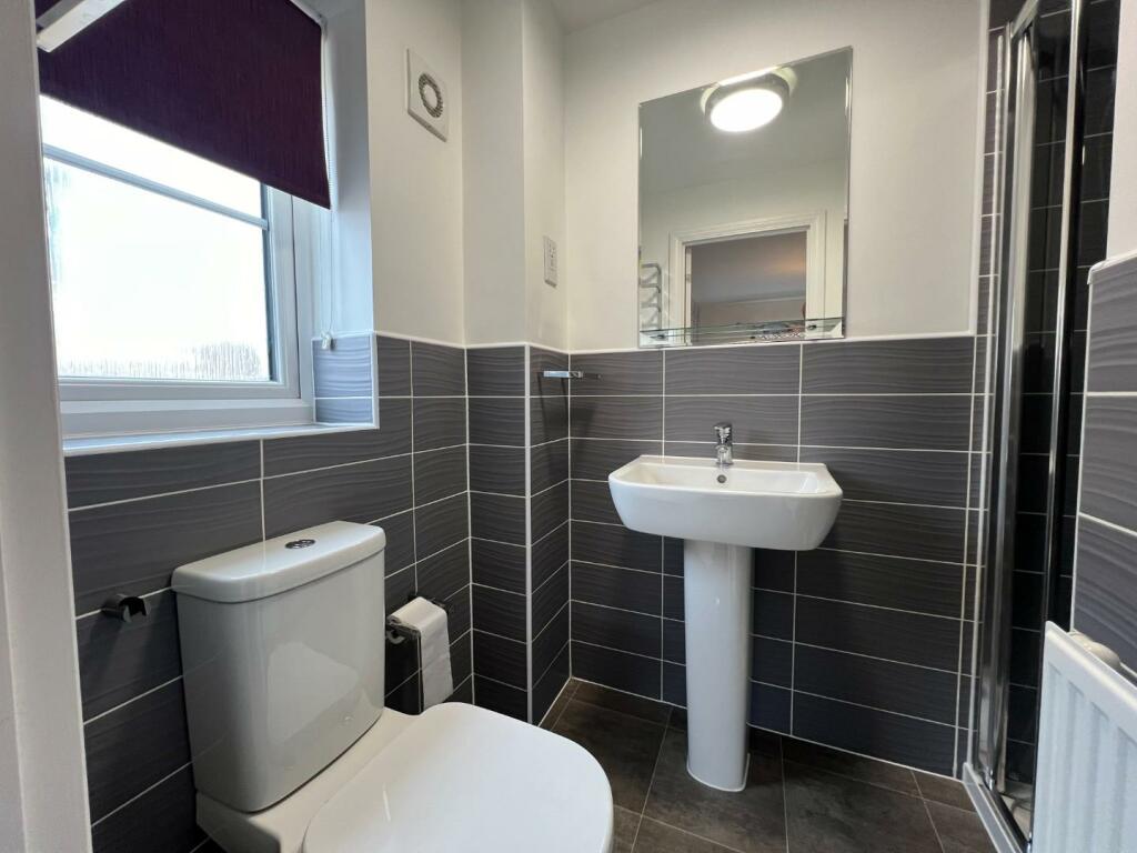 Ensuite.JPG