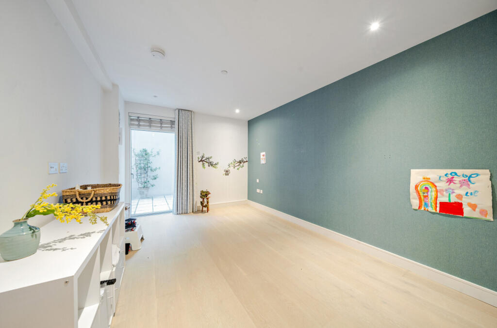 1360104-19-68da5e...