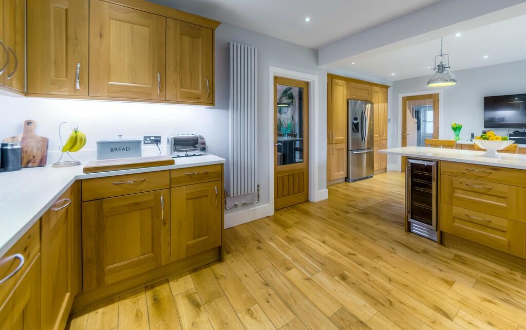Kitchen/breakfast...