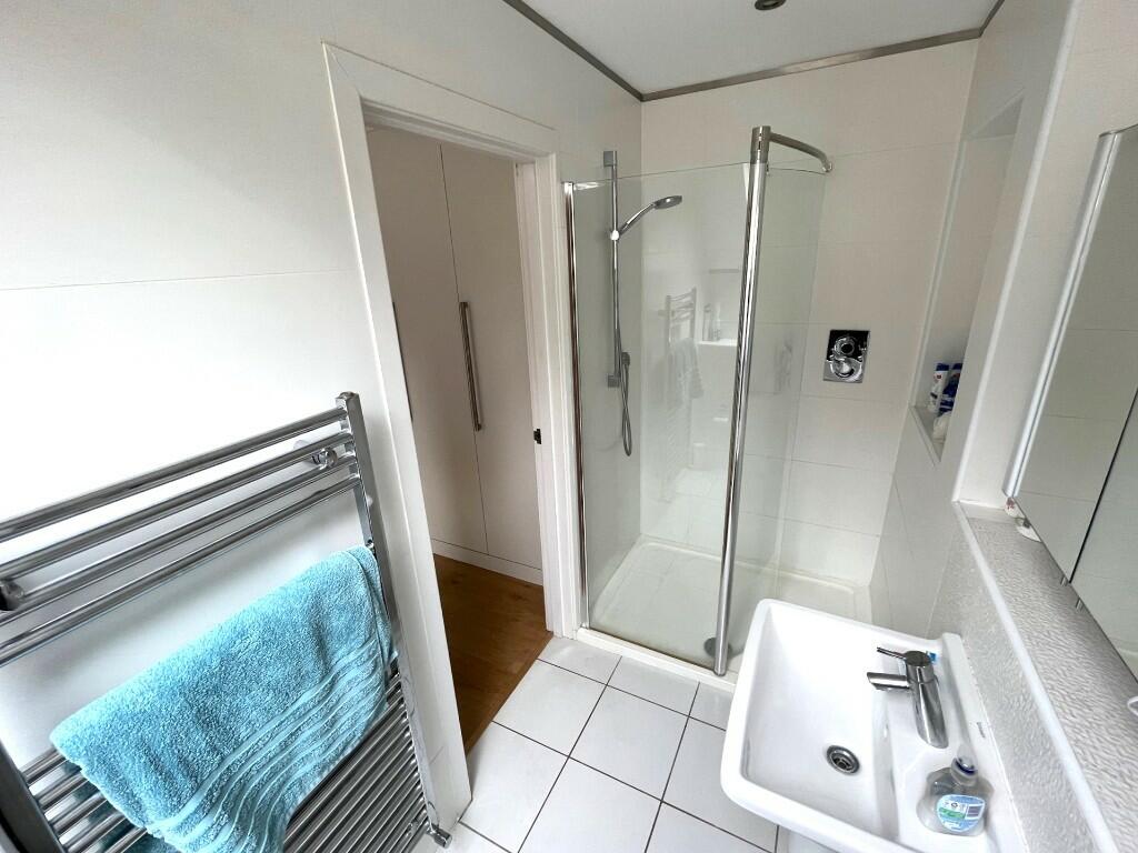 En-suite (bed 1)