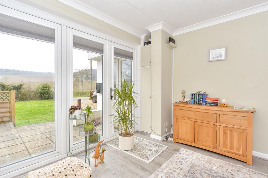 Kitchen/ Breakfast Room