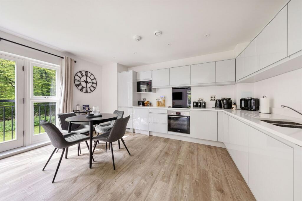 Open Plan Living/Kit
