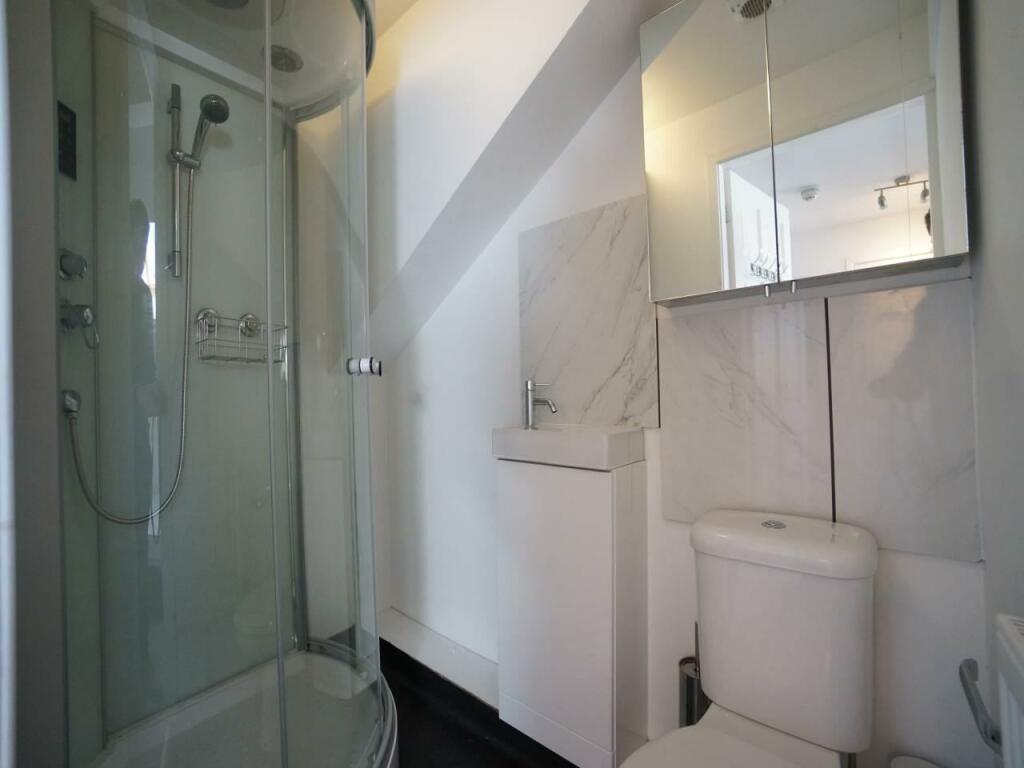 10aHolyheadRd_Bathroom5.JPG