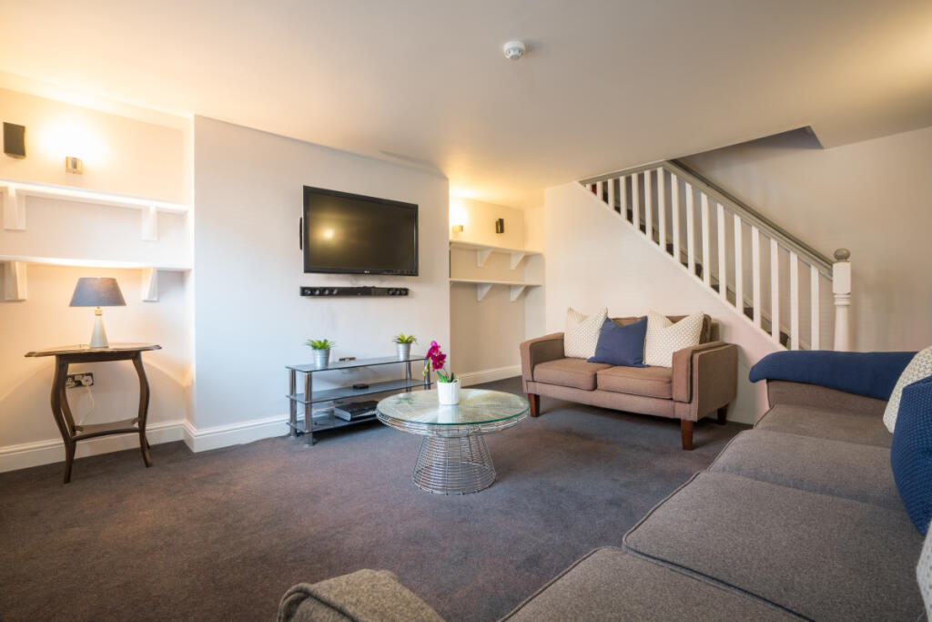 25bv sitting room