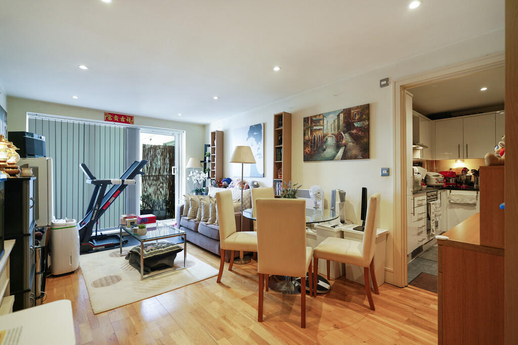 Flat 52, 197 Long...