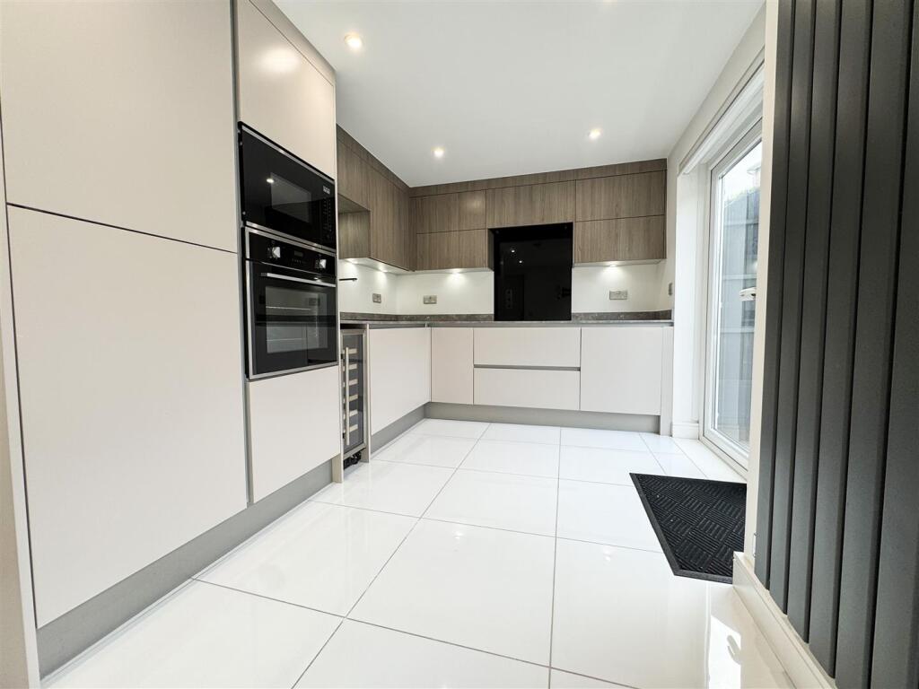 KITCHEN DINING ROOM