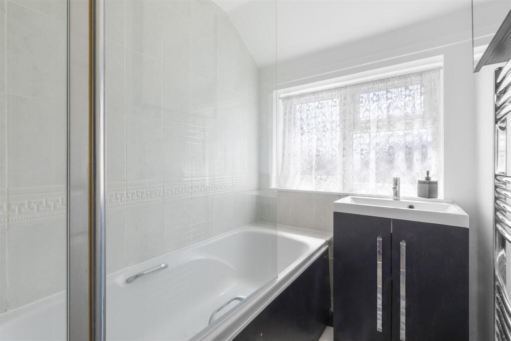 116 Coventon Road, HP19 9NE-8.jpg
