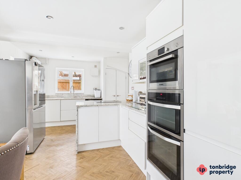 CAM03742G0-PR0020-STILL049