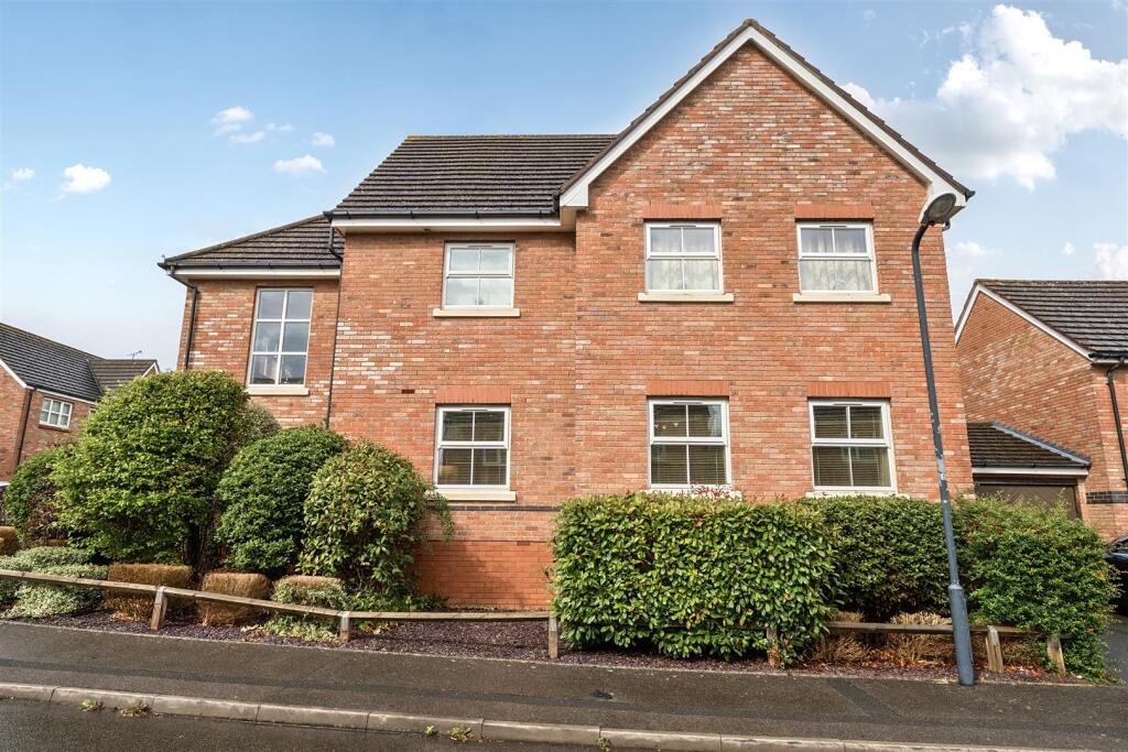 7 Rowe Close, Rugby (16).jpg