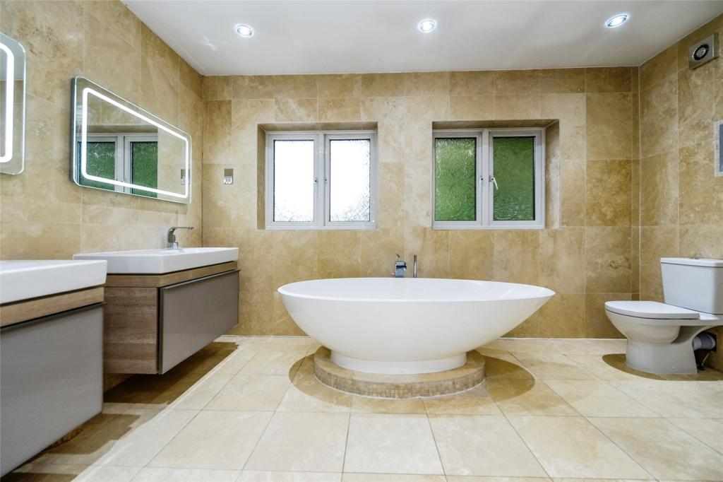 En Suite Bathroom