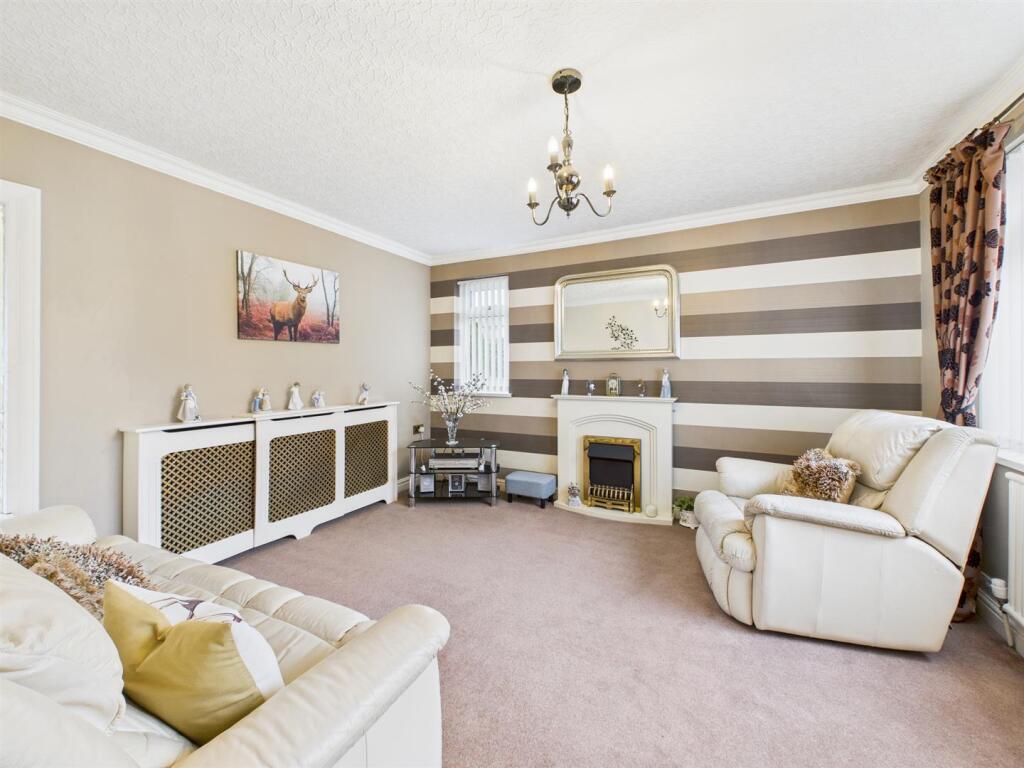 Second Lounge/Dining Room