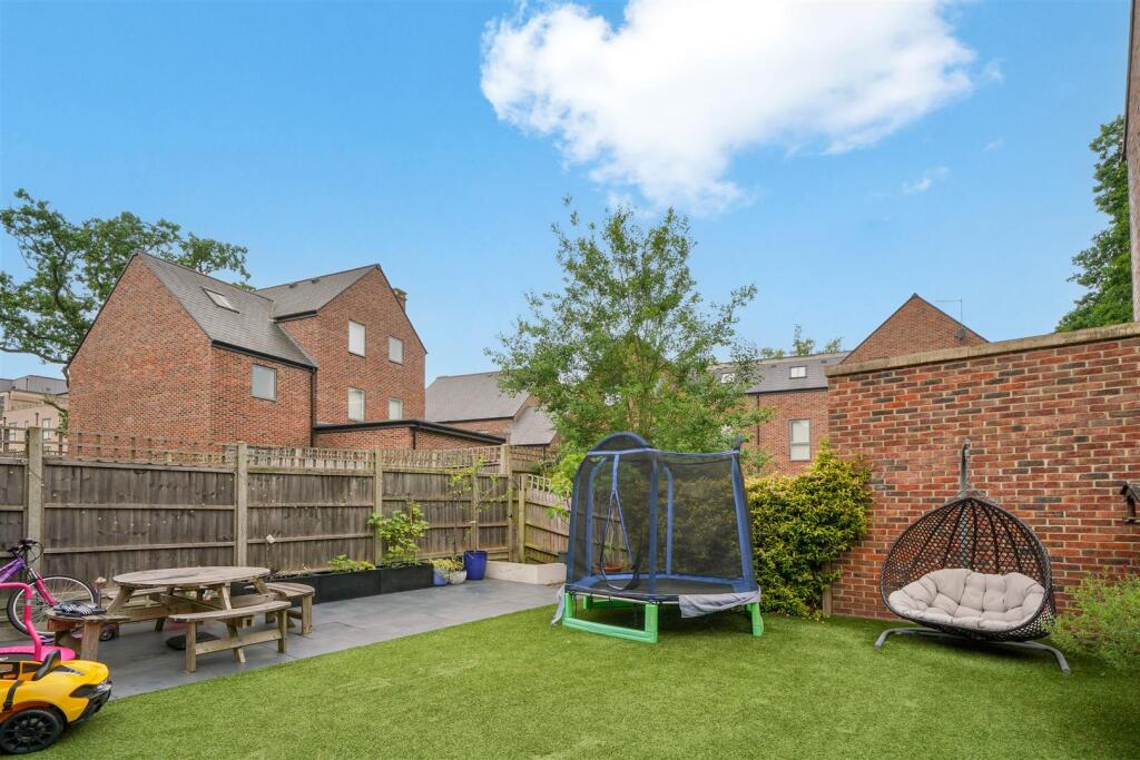 5 Irwin Close - Lij0TGlcWEFOsdbP5Yeu.jpg