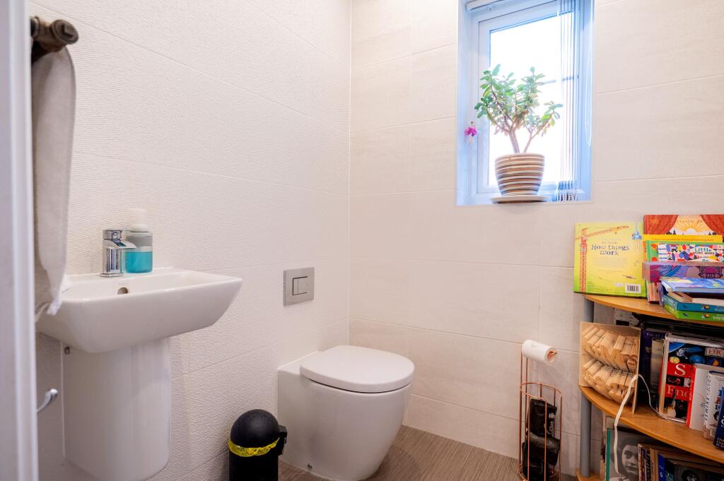 UTILITY ROOM/DOWNSTAIRS W/C