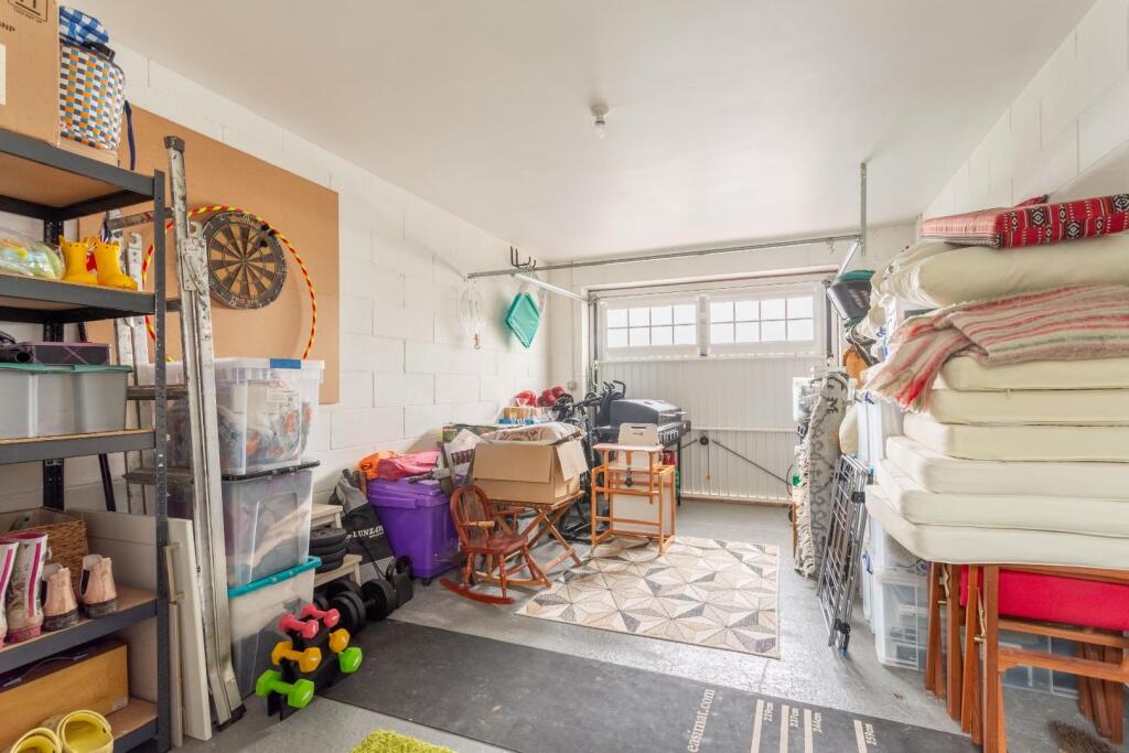 Charlwood Drive-16.jpg