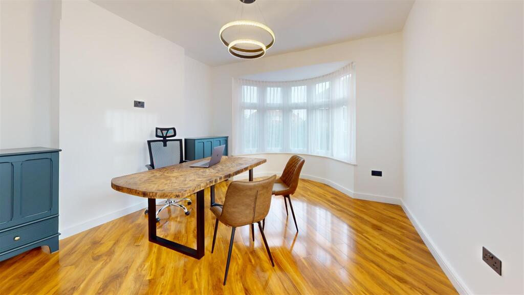 95-Beacon-Road-Dining-Room(2).jpg