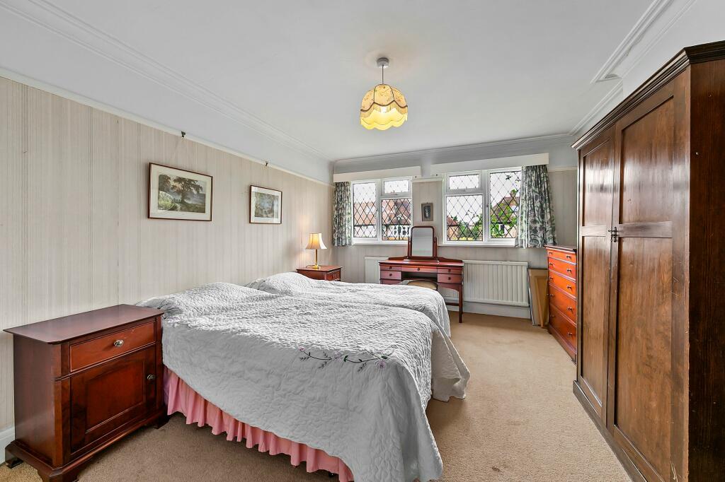FRONT LEFT BEDROOM