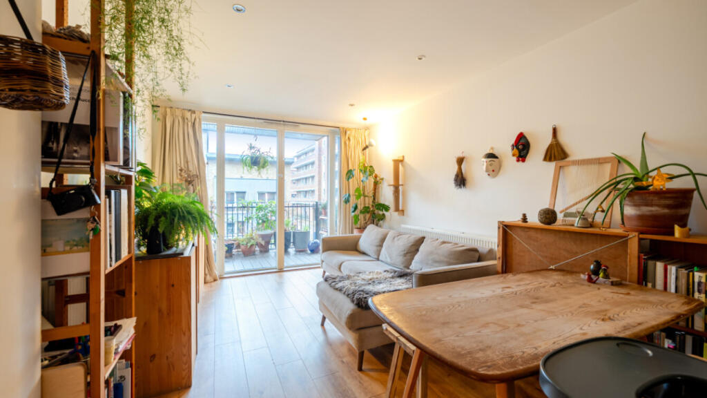 London E8 4FL, London, E8 4FL