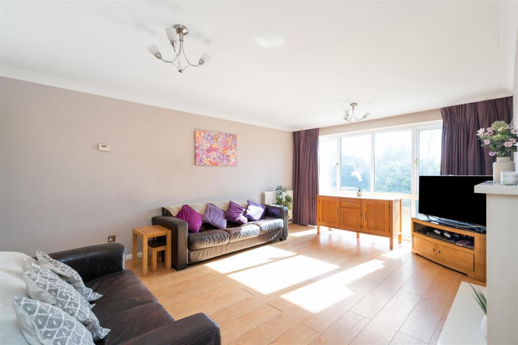 11 Hallcroft Way_1.jpg