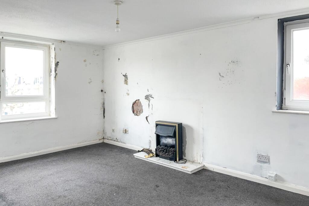 14 Kingmere, South Terrace, Littlehampton, BN17 5LD