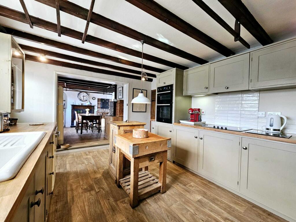 32310ae7-70ff-4ef8-a111-4a9b0bf6f6b7