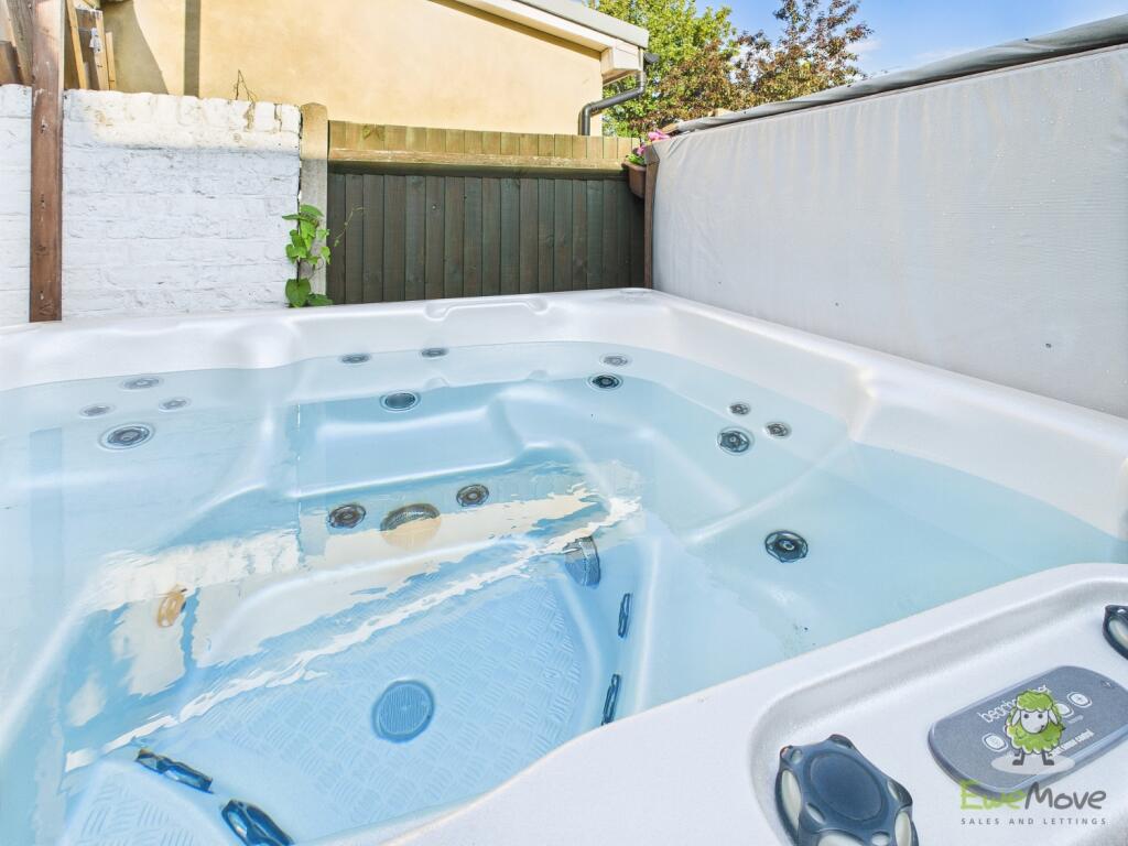 CAM01543G0-PR0138-STILL041