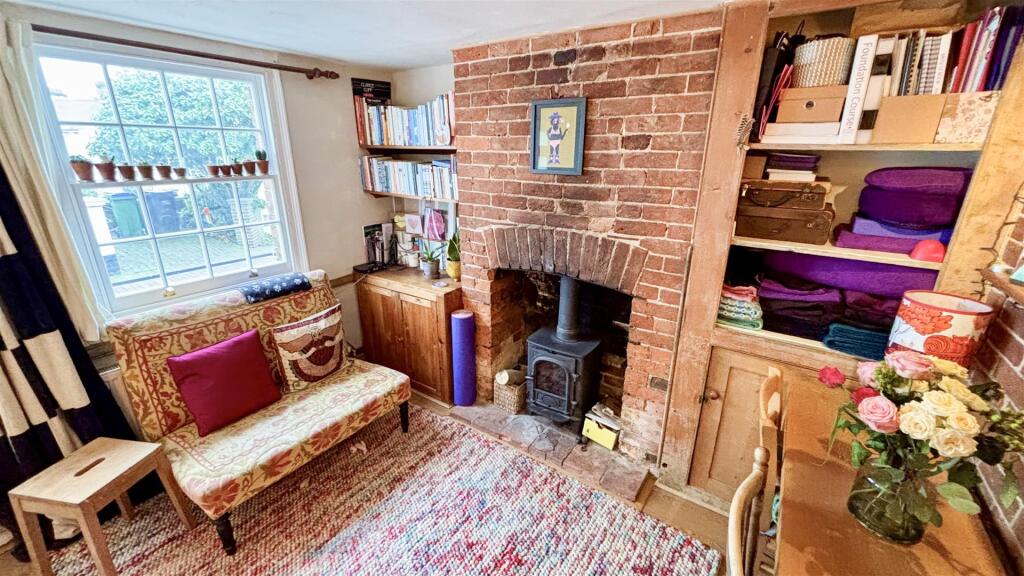 9-living room.jpg