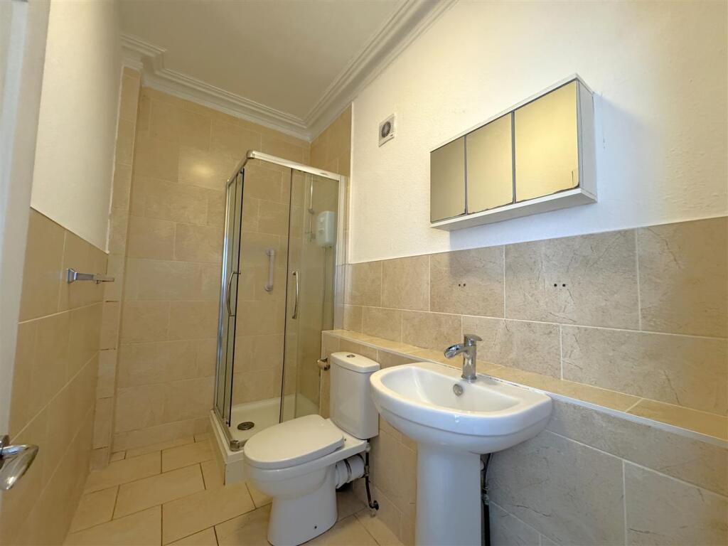 Flat 5 Shower Room.jpg