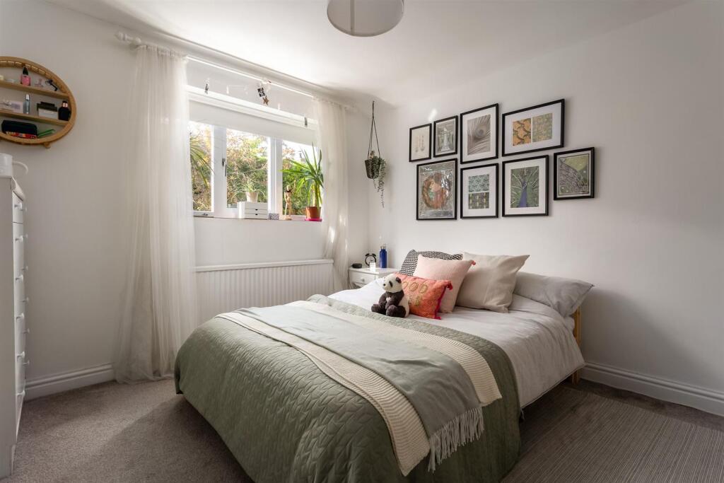 35 - Hilary Cottage - GL7 4HT - Web.jpg