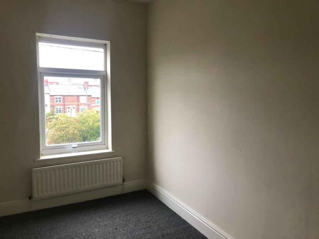 Medium bedroom.jpg