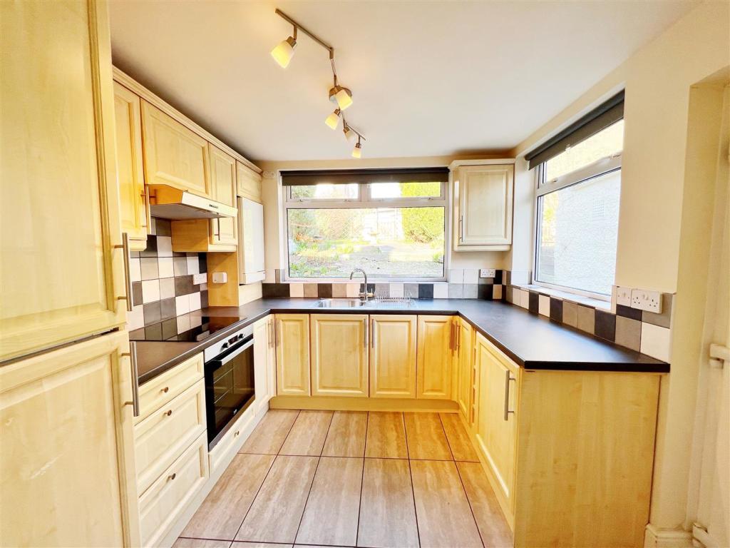 Kitchen 1.jpg