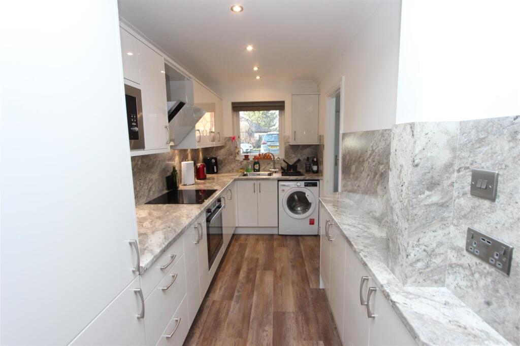 2757 cc kitchen.JPG