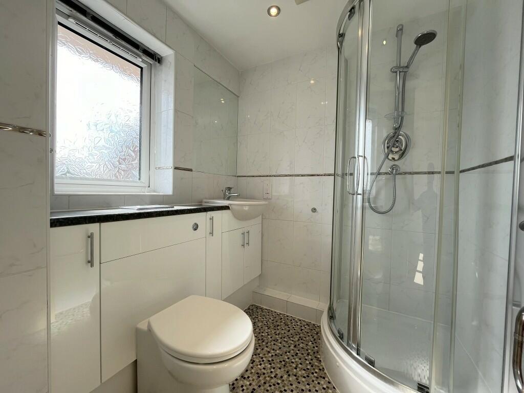 EN SUITE
