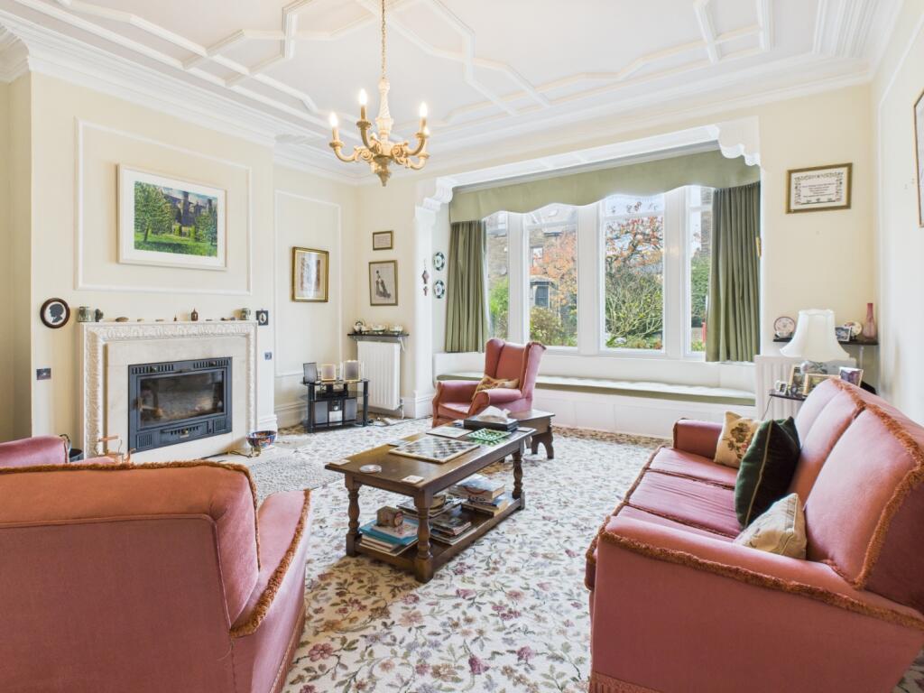 CAM04233G0-PR0042-STILL027