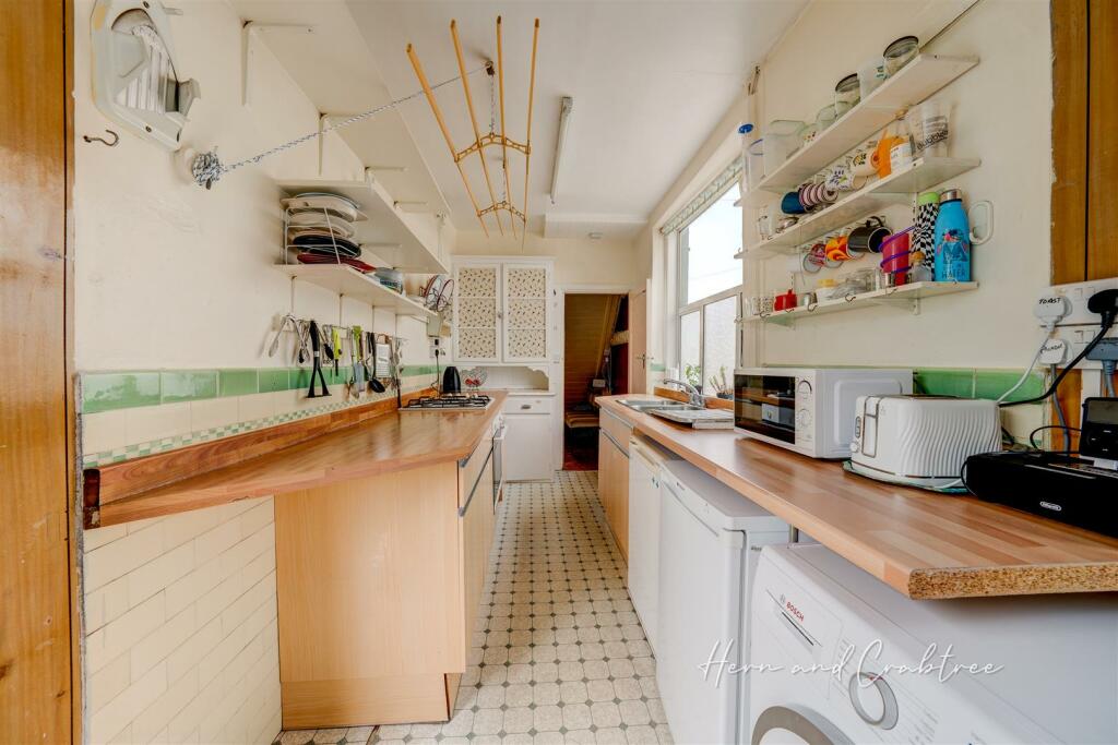 St Gowan Avenue, Heath, HernCrabtree (8).jpg