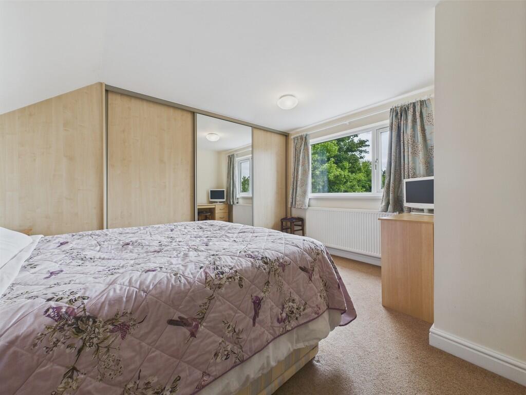 CAM04273G0-PR0129...