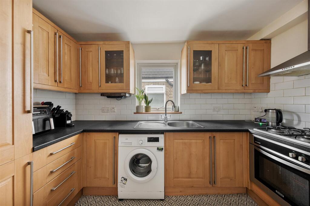Queens Road E17