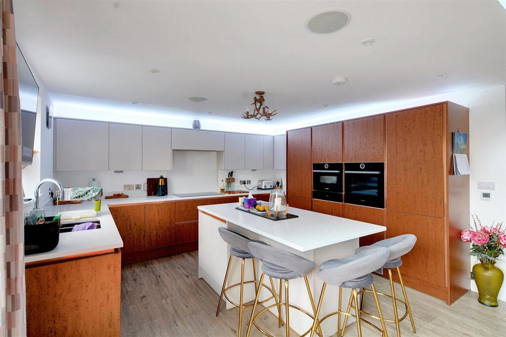 Kitchen_2.jpeg