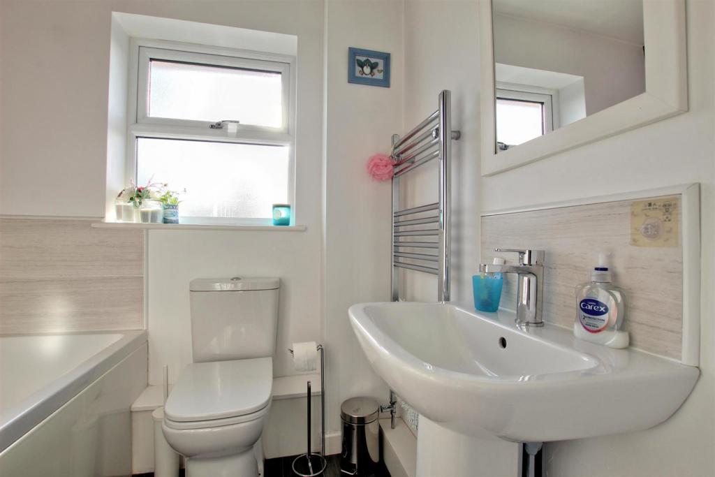 BATHROOM/WC