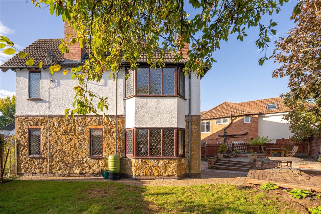 Side Garden To House