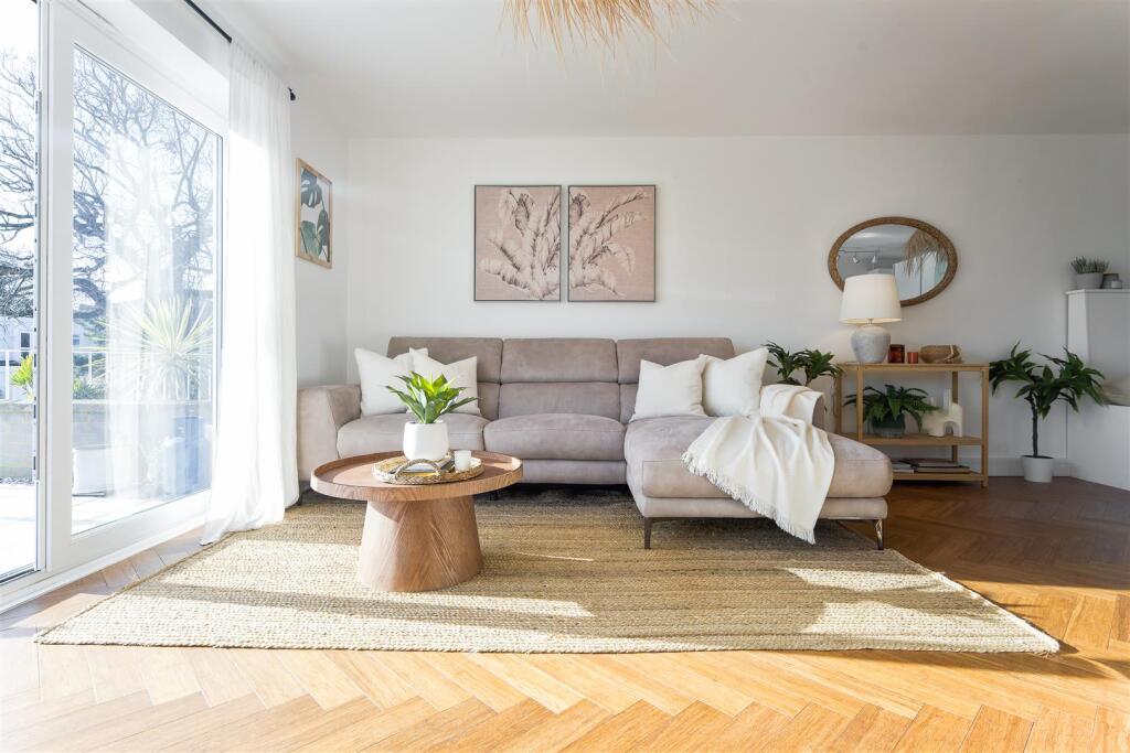 1 Dudsbury Court-17.jpg