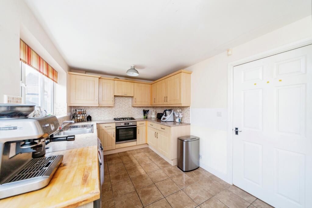 Kitchen/ Dining